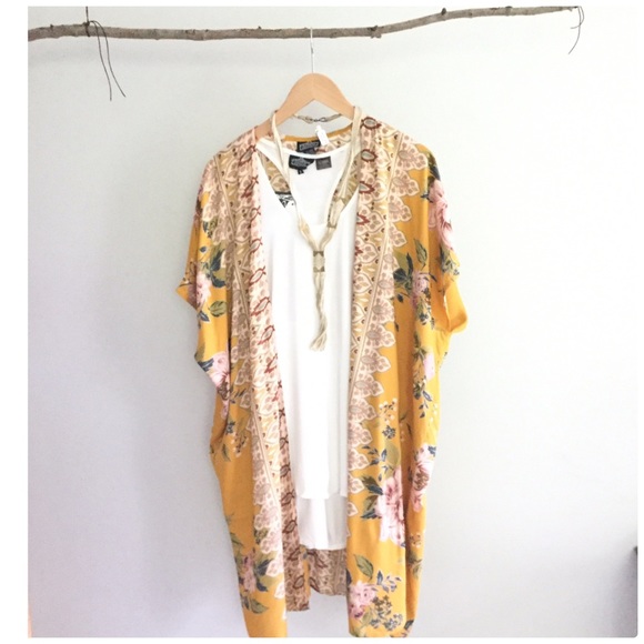 Boho Yellow Floral Print Kimono - Picture 4 of 8